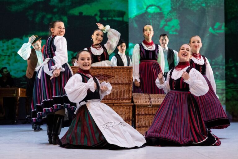 Táncos_magyarok2_DusaGábor_kisebb