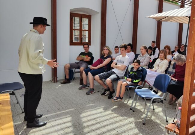 Tata_mesemondótalálozó2024_illusztráció1 (1)