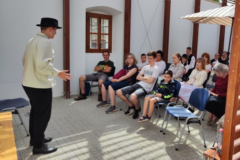 Tata_mesemondótalálozó2024_illusztráció1 (1)