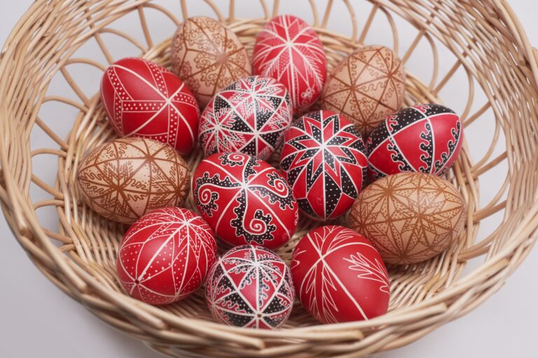 Gyimesi_piros_es_maratott_himes_tojasok_20-08-26-15-04-elo_nepmuveszet_202000006