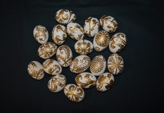 Kész Réka viaszrátétes, aranyos hímesei, Salánk