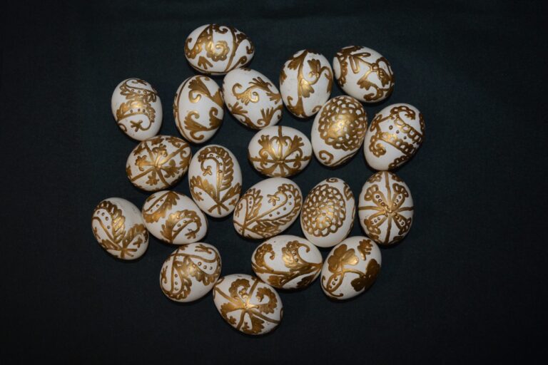 Kész Réka viaszrátétes, aranyos hímesei, Salánk