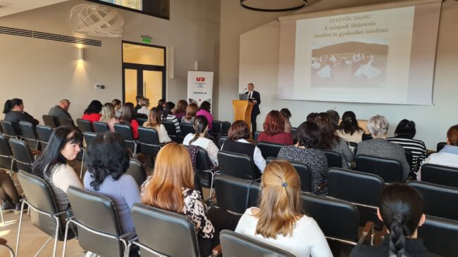 Tetőtől talpig viseletben