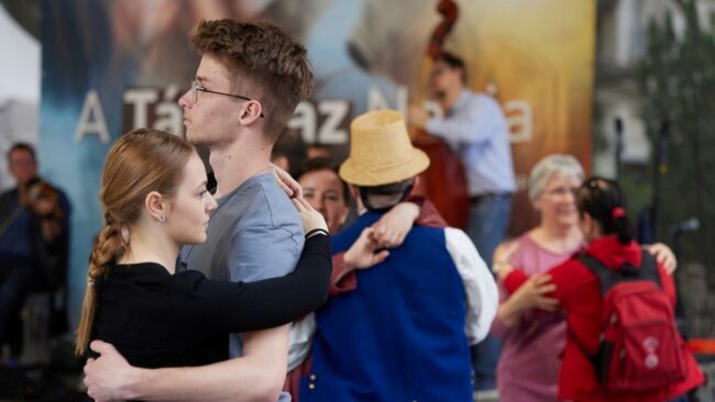 kalocsai vilag-tanchaz